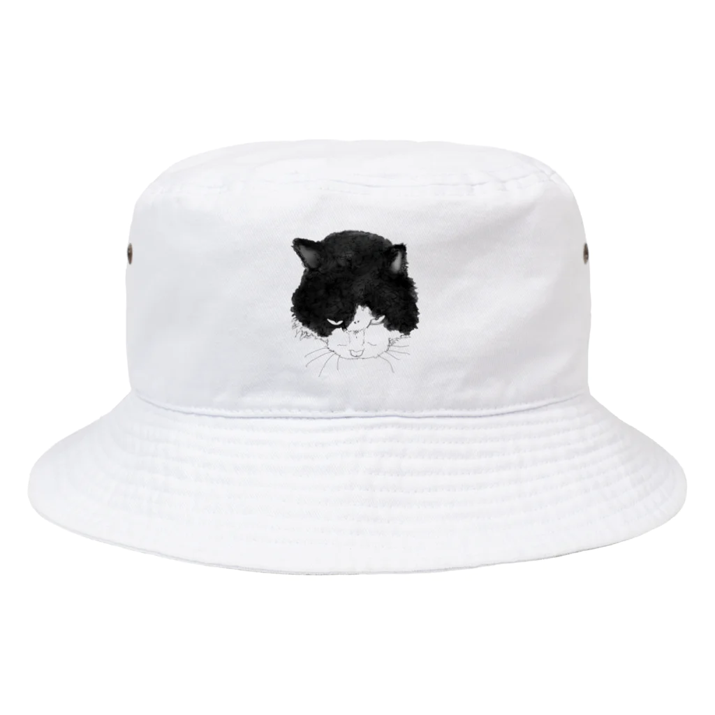 スナック半ばをすぎての睨みネコ' Bucket Hat