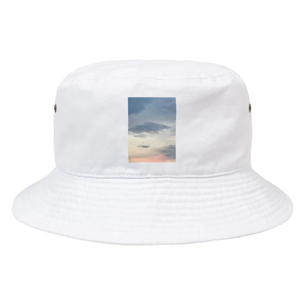 私の家から見える空の空の彩り Bucket Hat