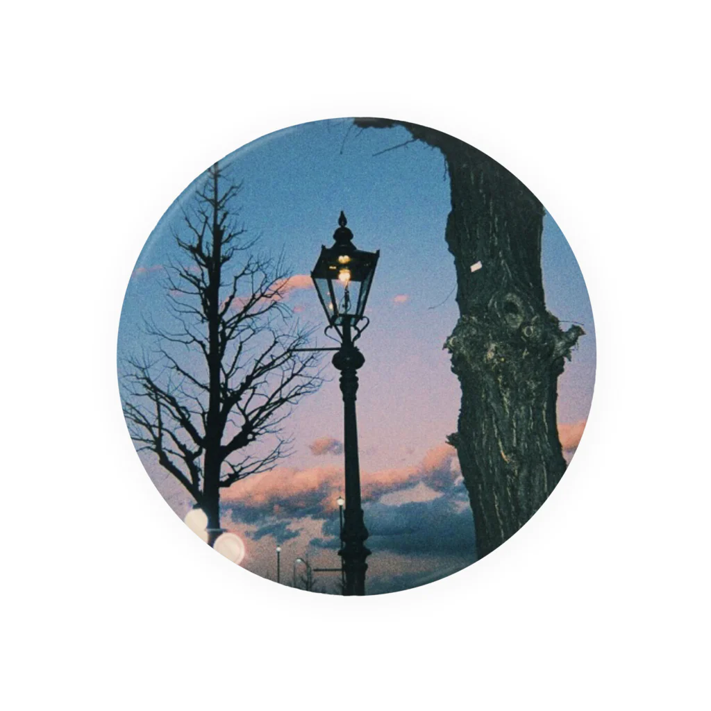 鯨商店の夕方の街灯 Tin Badge