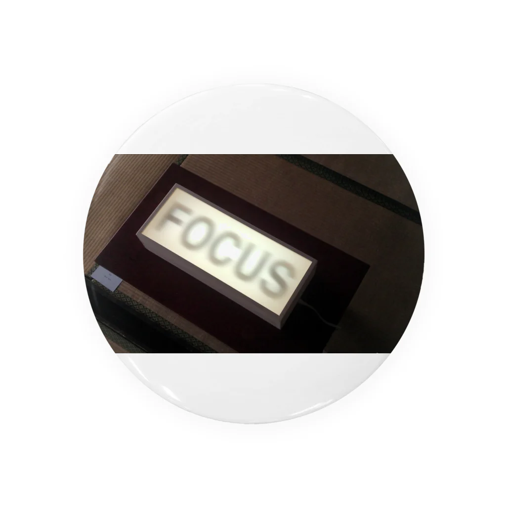 daiyaaida shopのFOCUS Tin Badge