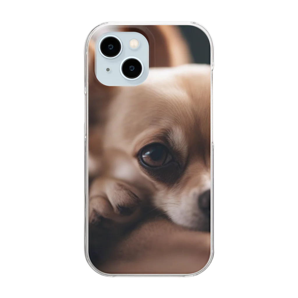 oscartakaの飼い主の足元にくっついているチワワ Clear Smartphone Case