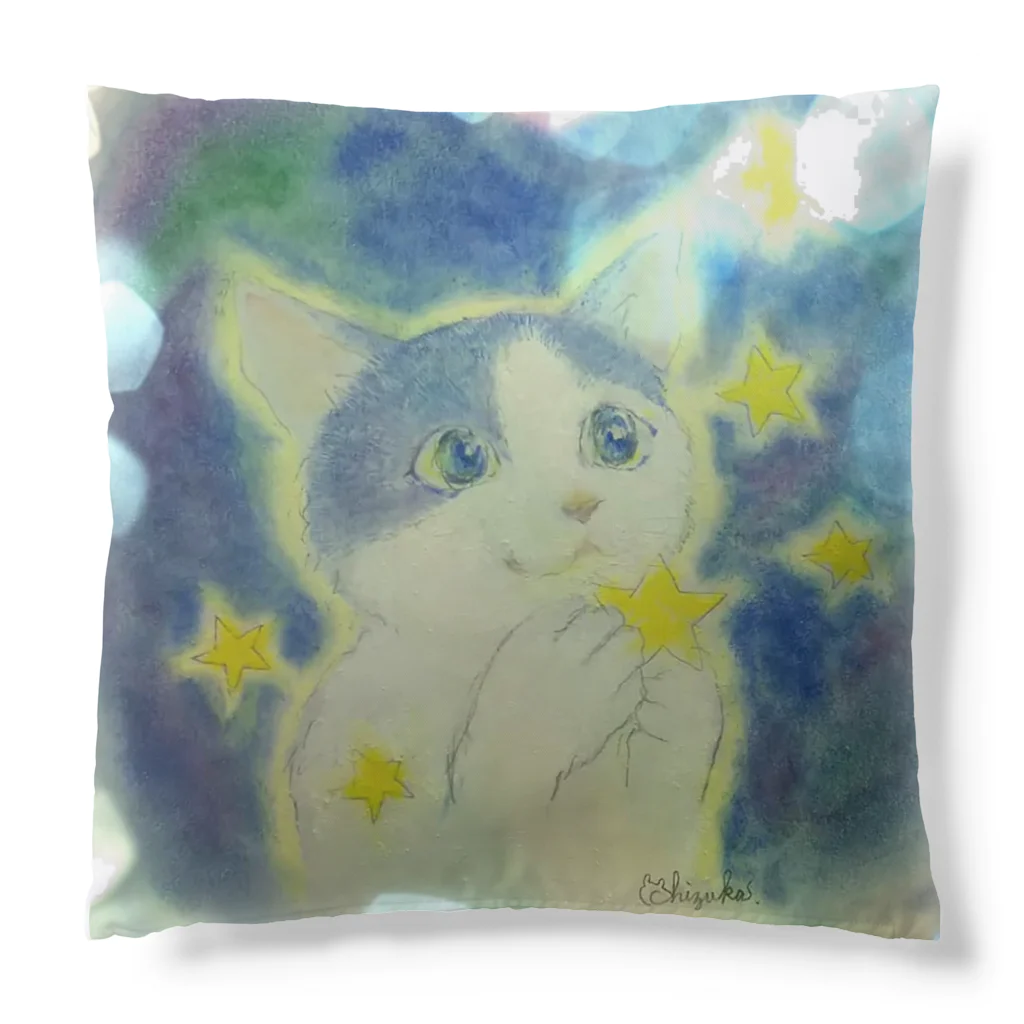 『星月夜の猫』（安財ちずかのイラストグッズONLINE SHOP）の星を食べるネコ Cushion