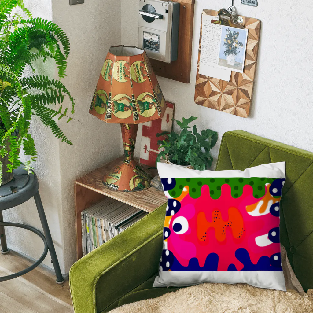 ymuseumのサンゴに隠れる魚 Cushion