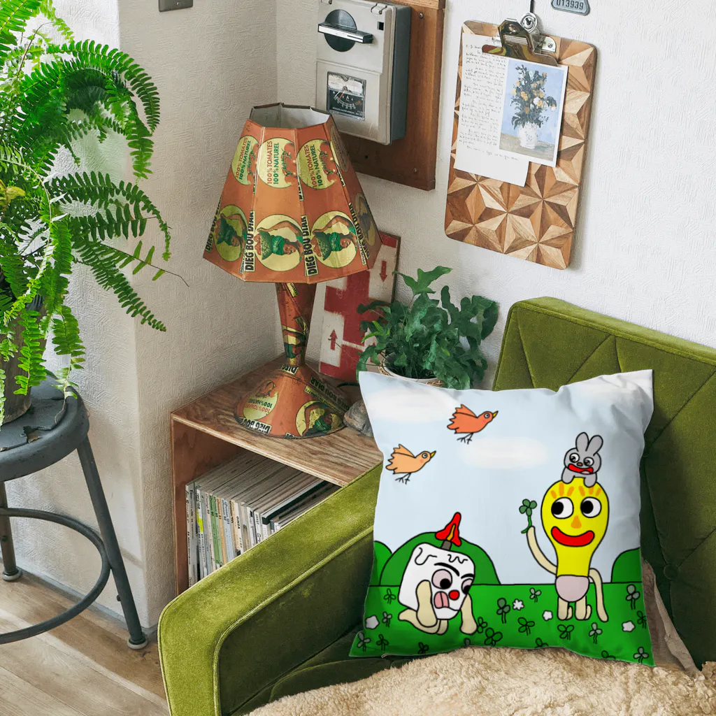 須田ふくろうの「キャンドルくんとライトくん」四つ葉のクローバー Cushion