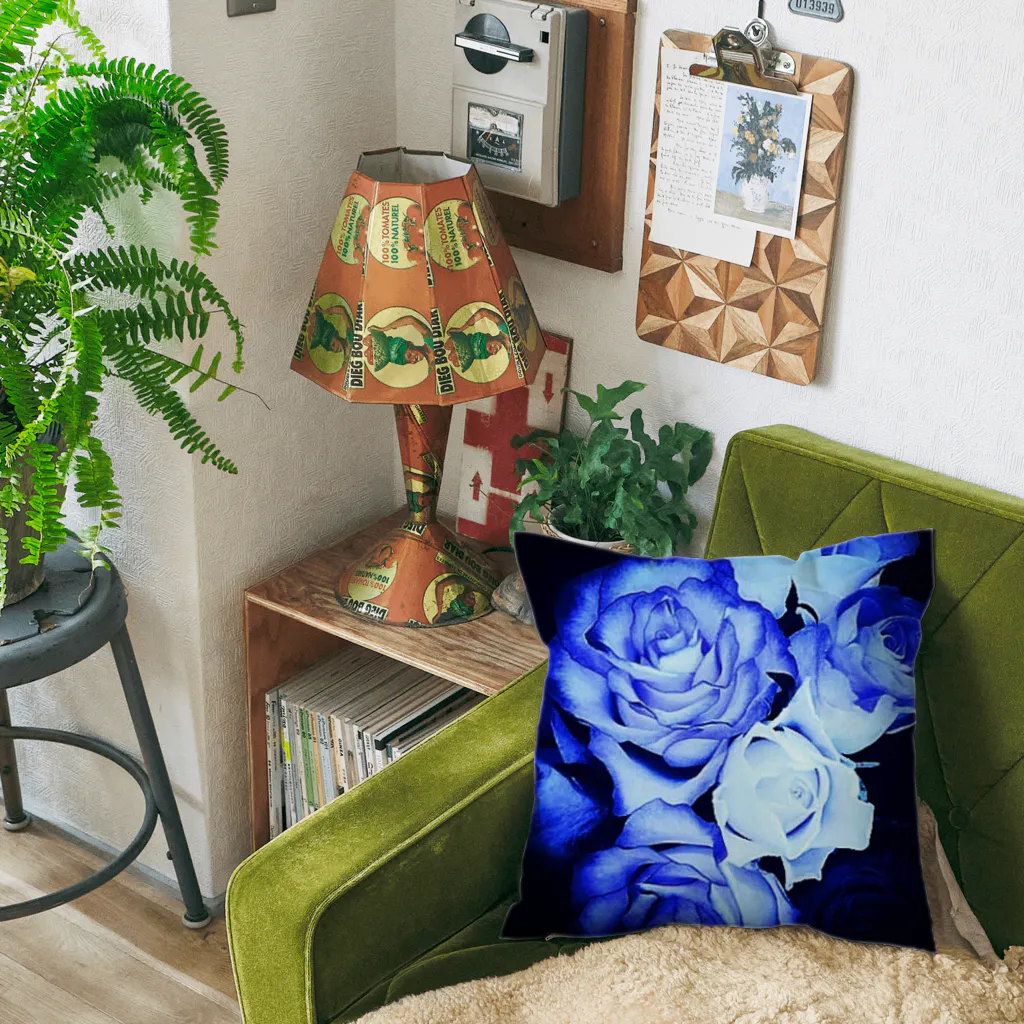 Anna’s galleryのBLUE Rose Cushion