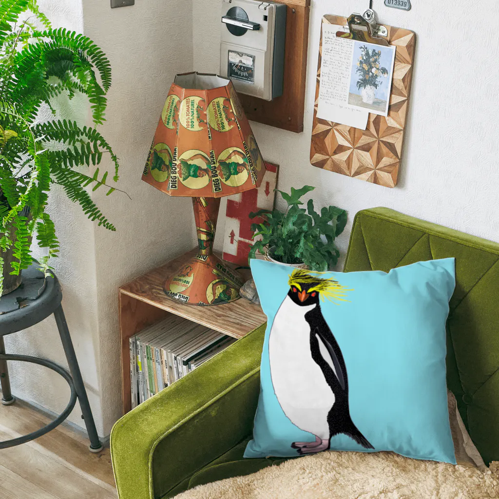 LalaHangeulの風に吹かれるイワトビペンギンさん(文字無しバージョン Cushion