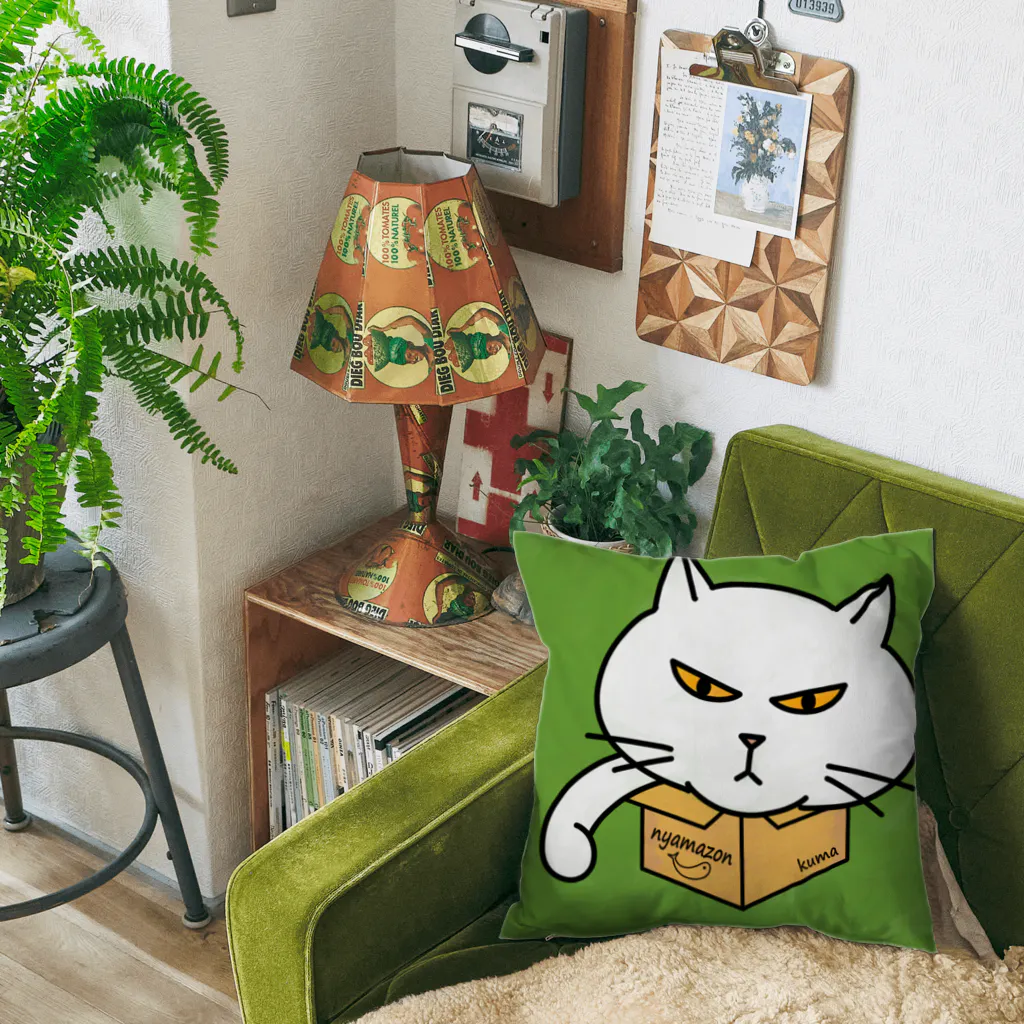 mkumakumaのニャンボール箱猫色付き Cushion