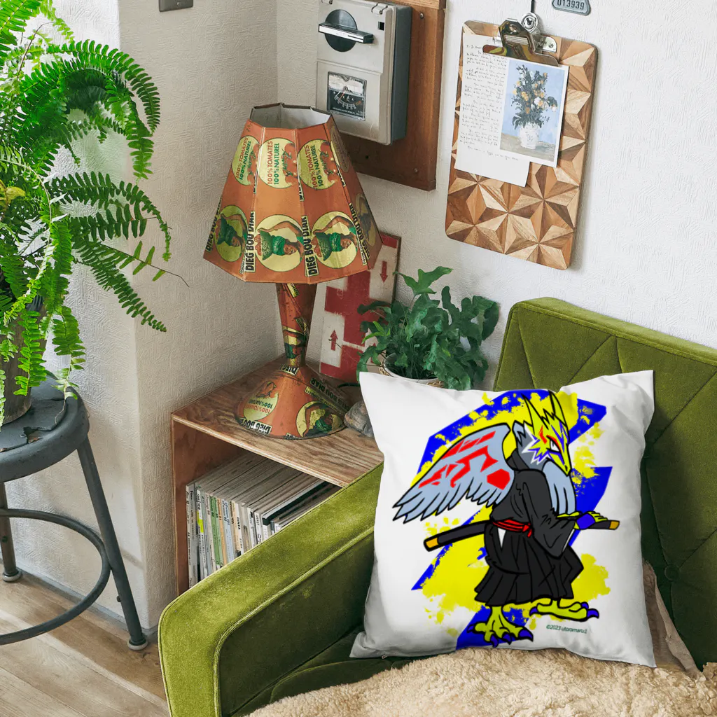 宇寅。の刀と猛禽類イメージのドラゴン Cushion