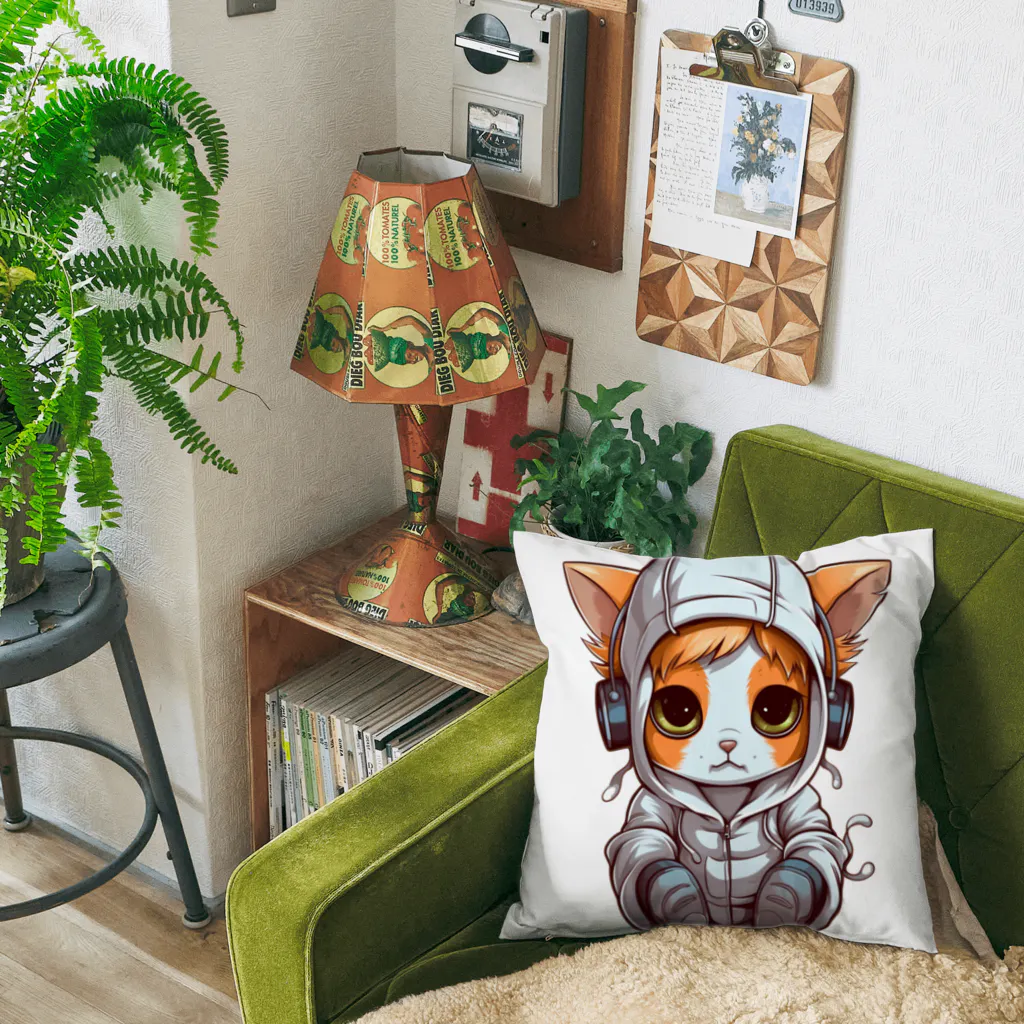 Vasetti_pressのパーカーを着ているネコちゃん Cushion