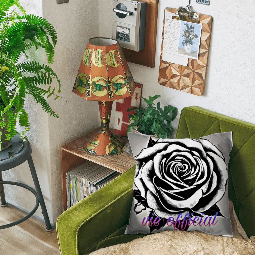 vieのBLACK_rose Cushion