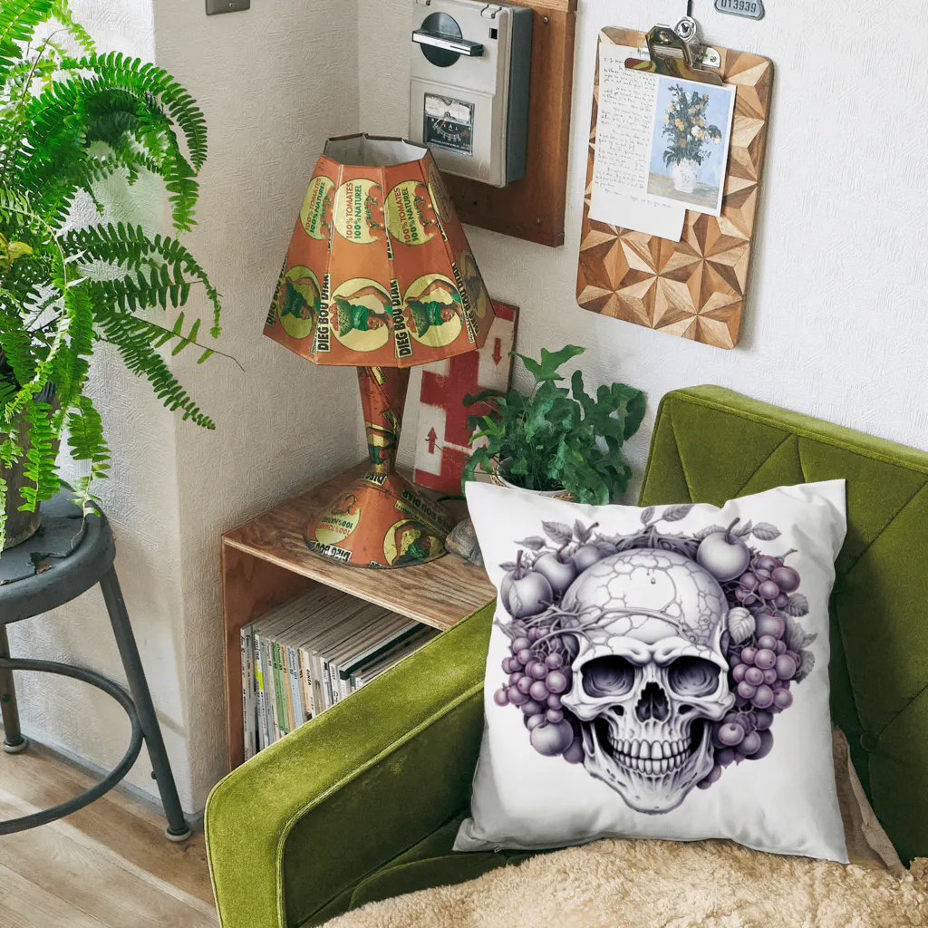 LCOMLのフルーツに囲まれたSKULL Cushion