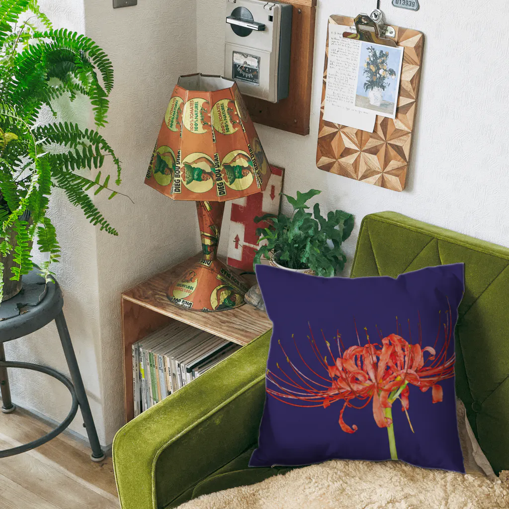 植物の絵師「洋子」の店の夕闇の彼岸花 Cushion