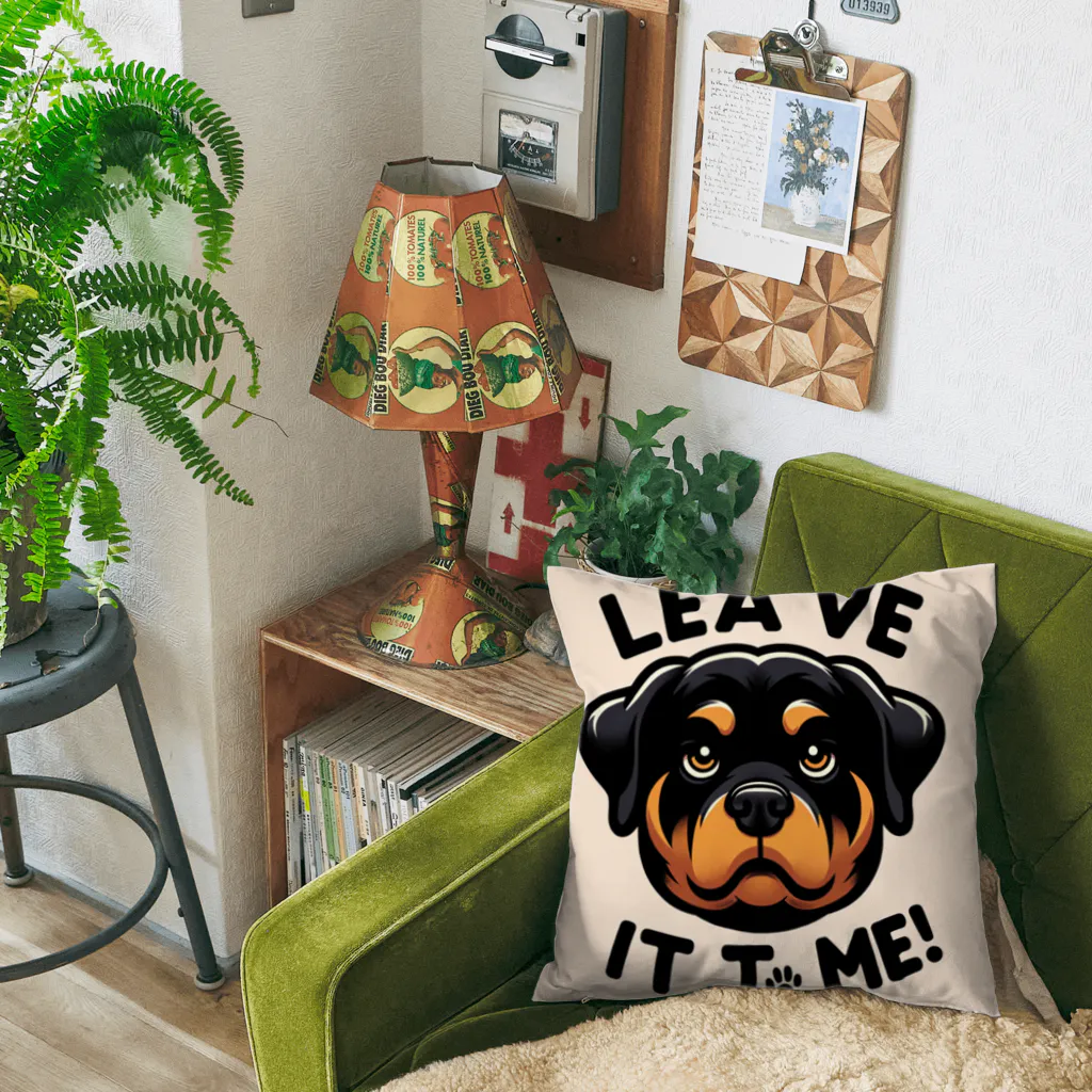 keikei5の力強い表情を見せるロットワイラー🐾 Cushion