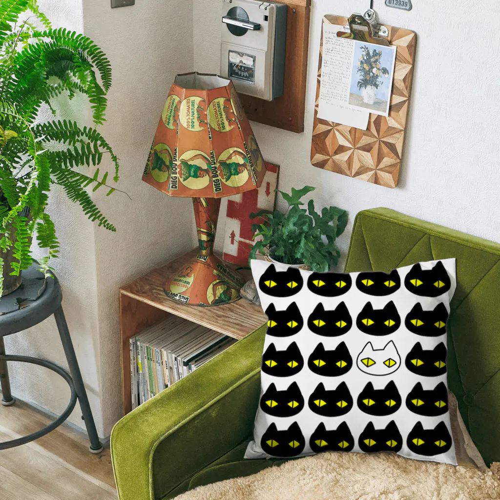 F2 Cat Design Shopの黒猫ボディーガード 001 Cushion