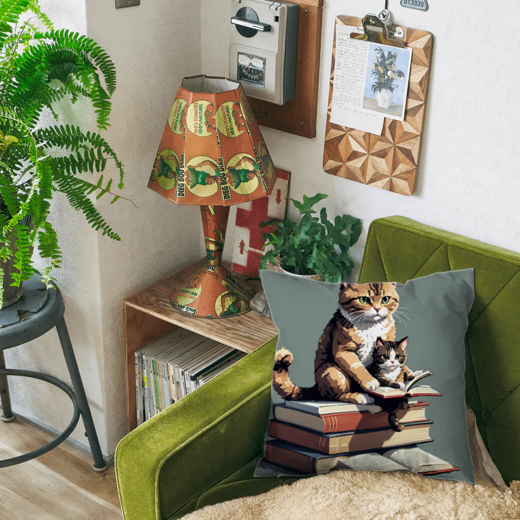 三毛猫shopの本を読む猫 Cushion