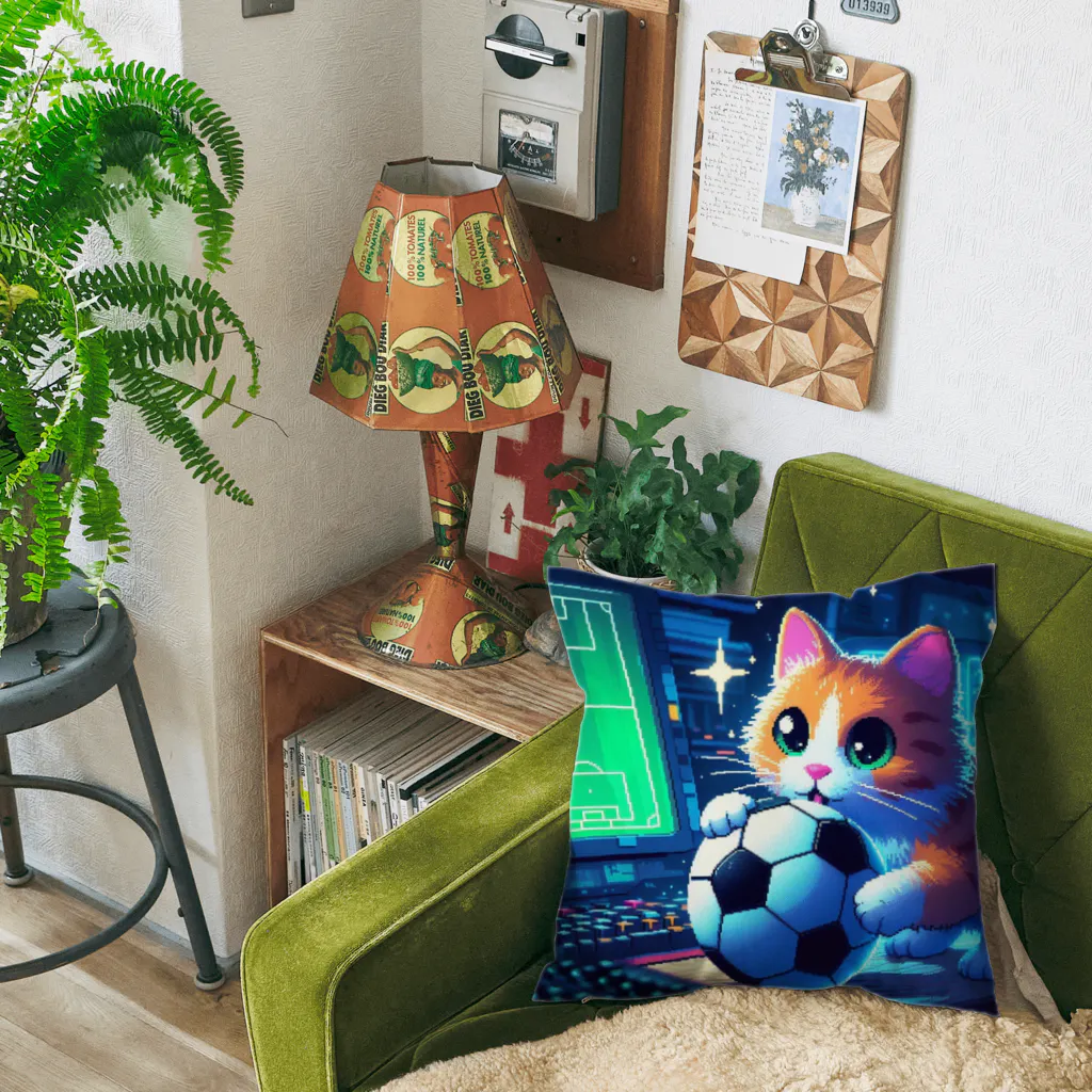 ボールボーイの猫とサッカー Cushion