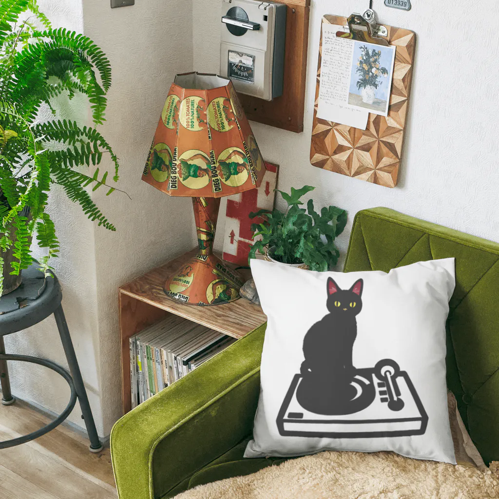 サトオのターンテーブルに乗る黒猫 Cushion