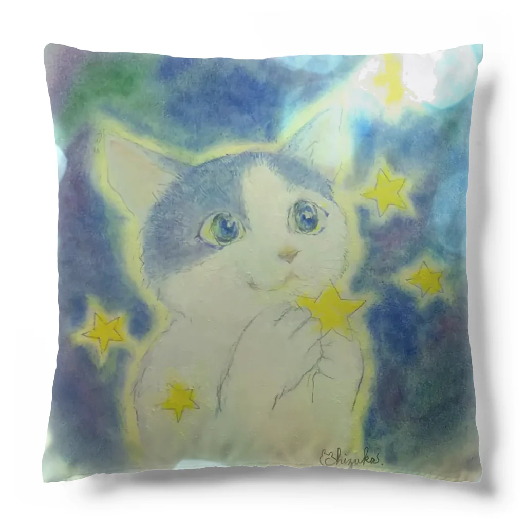 『星月夜の猫』（安財ちずかのイラストグッズONLINE SHOP）の星を食べるネコ Cushion