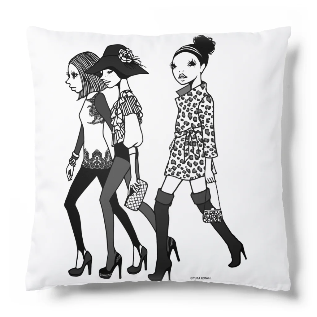 イラストレーターこたけゆか 公式オリジナルグッズのHEY LADIES!  Cushion