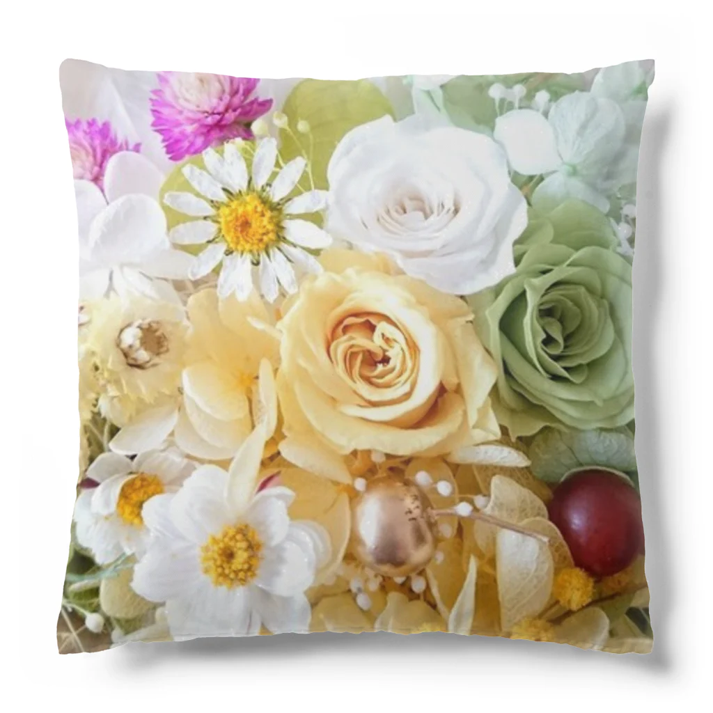 meke flowersのレモンイエローとアップルグリーン Cushion