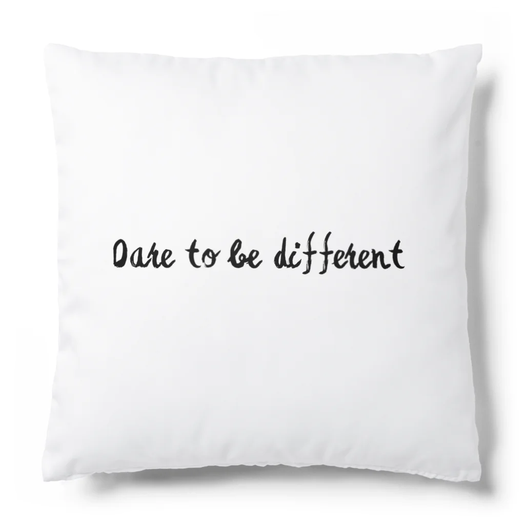 Artistic Allure EmporiumのDare to be different（違いを楽しんで） Cushion