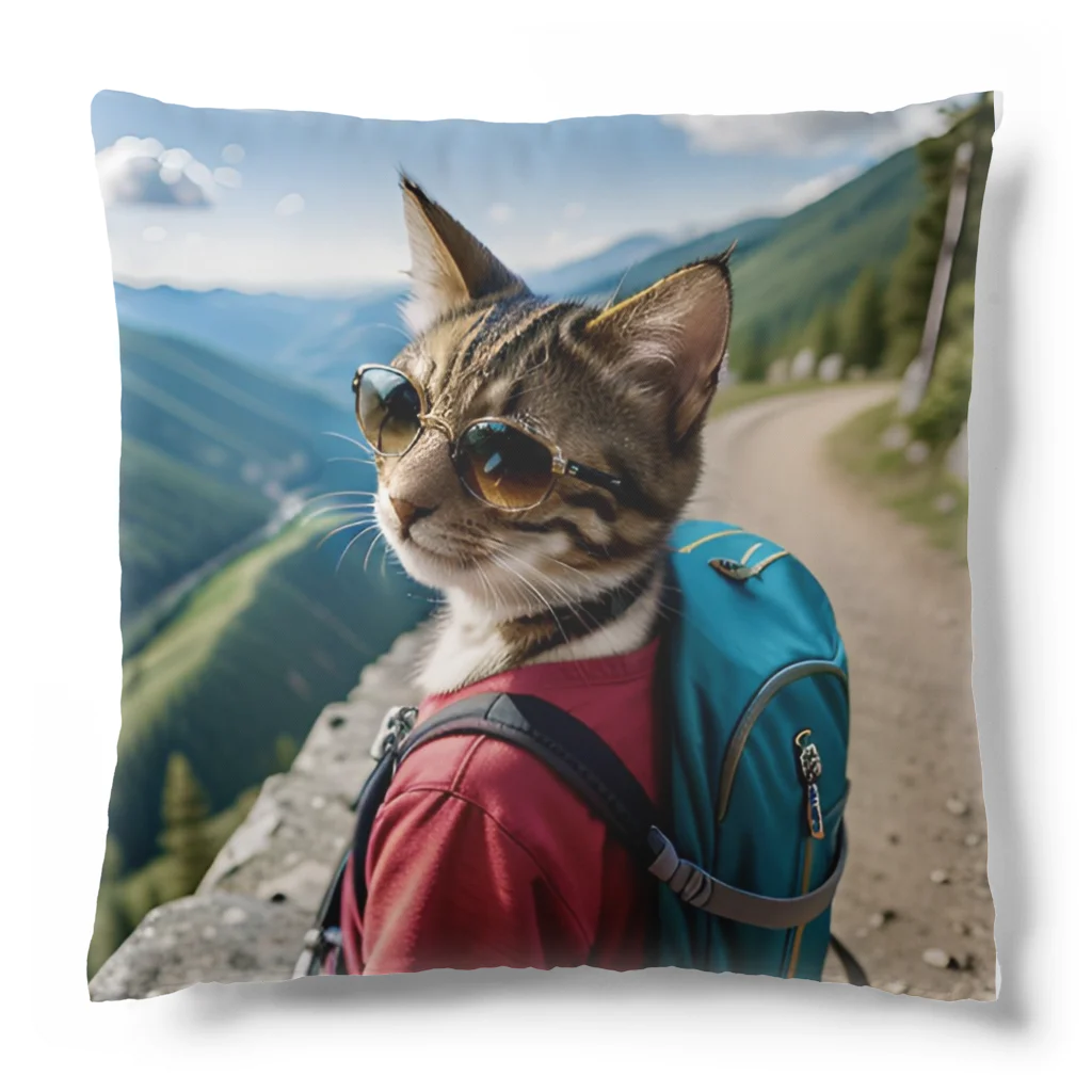 ミウ&ゆうの部屋の登山するワイルド系猫 Cushion