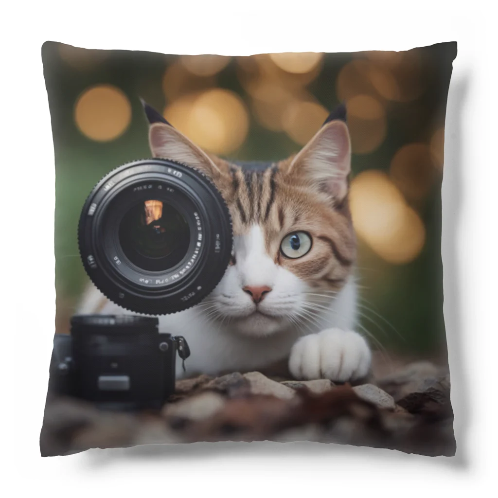 wonder_ANIMALPARKのシャッターチャンスを伺うカメラマンな猫 Cushion