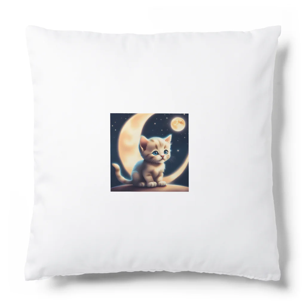 宇宙と猫の月を見る子猫 Cushion