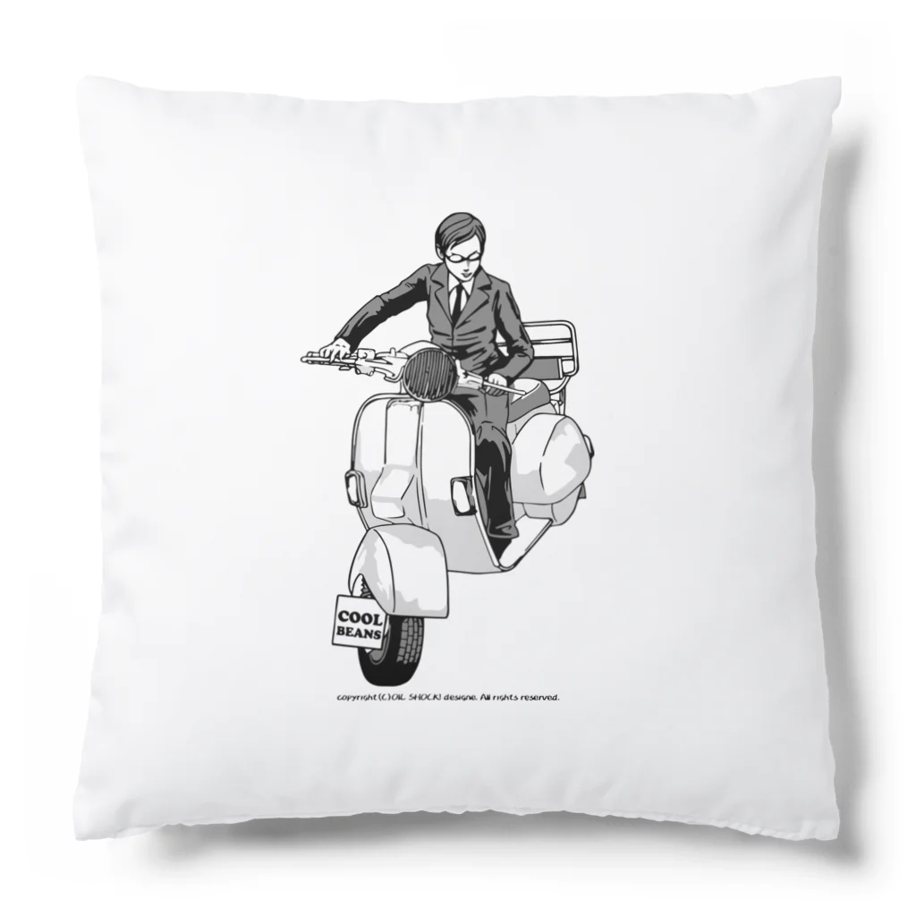 ファンシーTシャツ屋のクラシックスクーターに乗る男性 Cushion