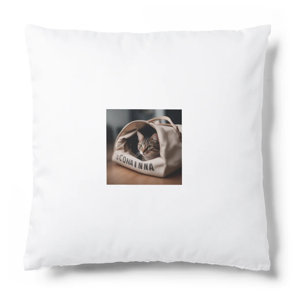 LuckyRiverShineの袋に入っている猫 Cushion