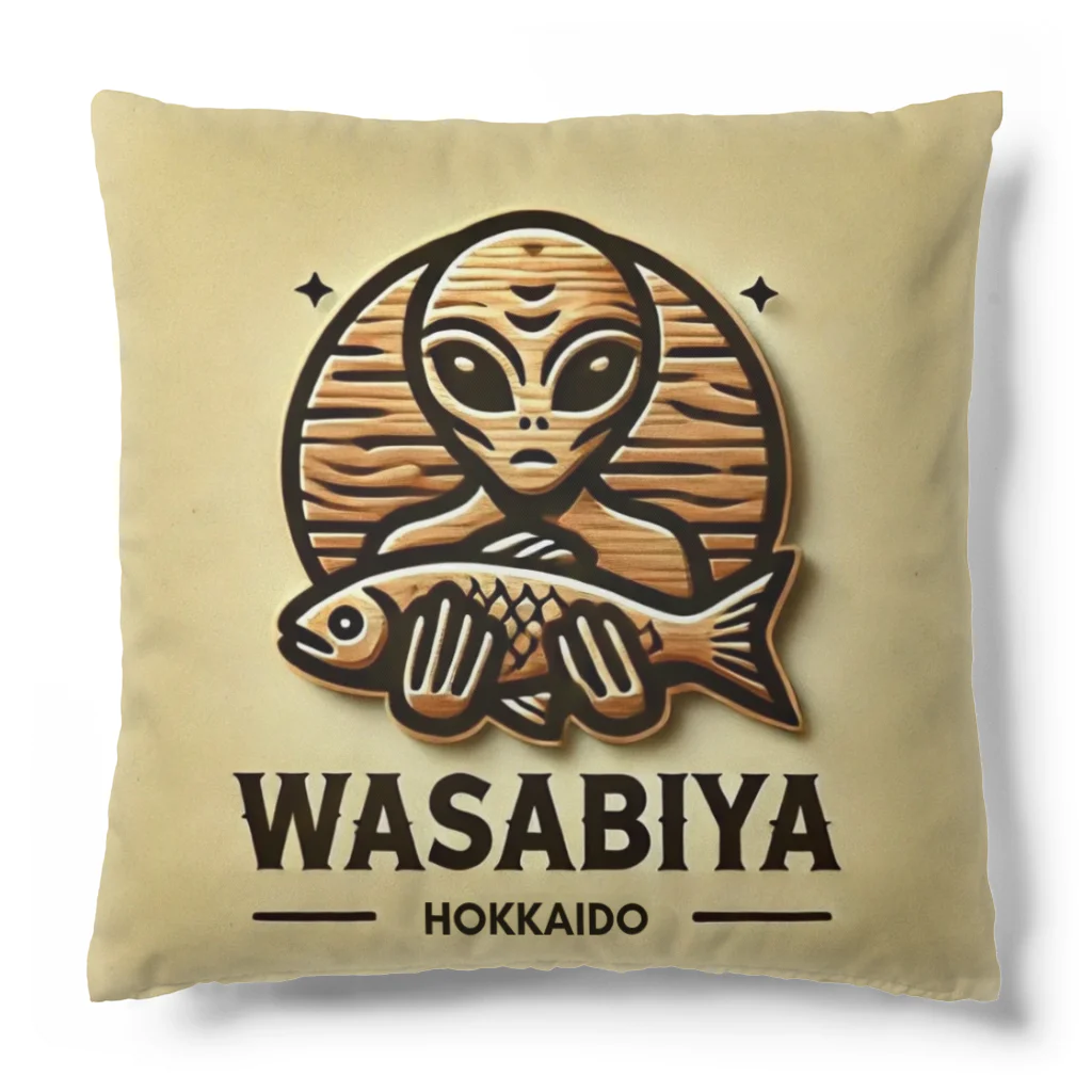 わさび屋の宇宙人の木彫×WASABIYA Cushion
