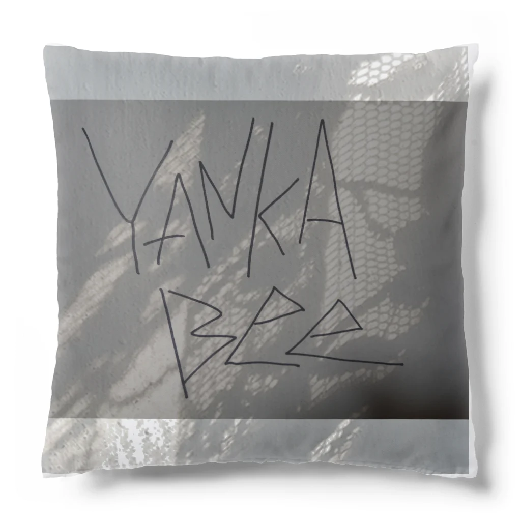 yamcaBeeのYANKABee Cushion