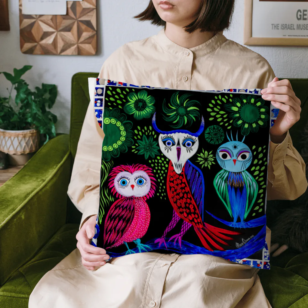 大沢愛 |Mana Osawa アートグッズのMasters Owl Cushion