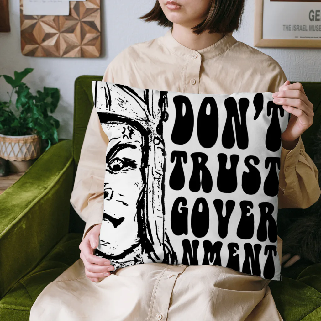 半分工房のDon't Trust Government クッション