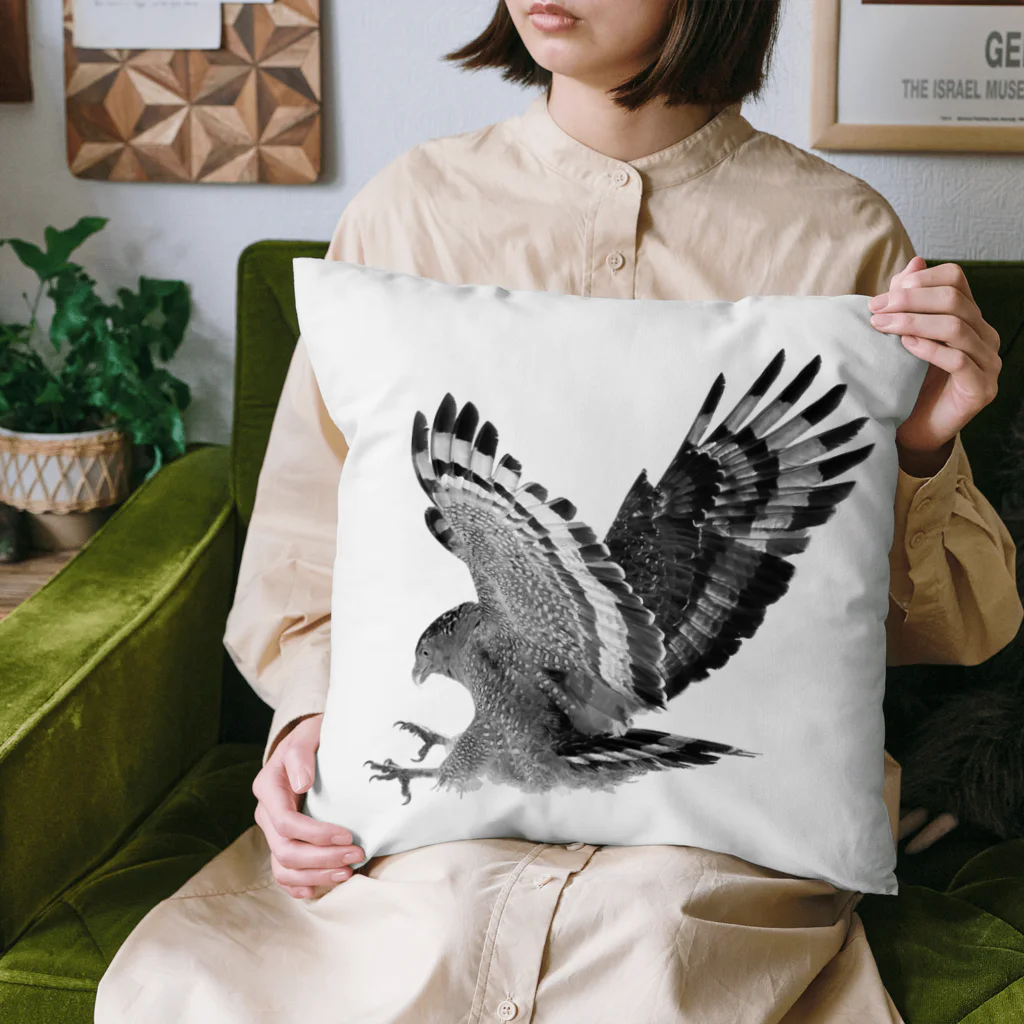 WILDBIRD GOODS SHOPのカンムリワシ・モノクロ Cushion