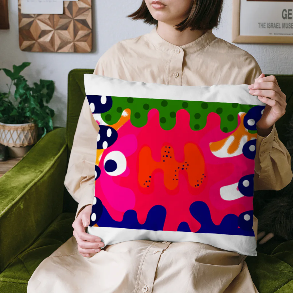 ymuseumのサンゴに隠れる魚 Cushion