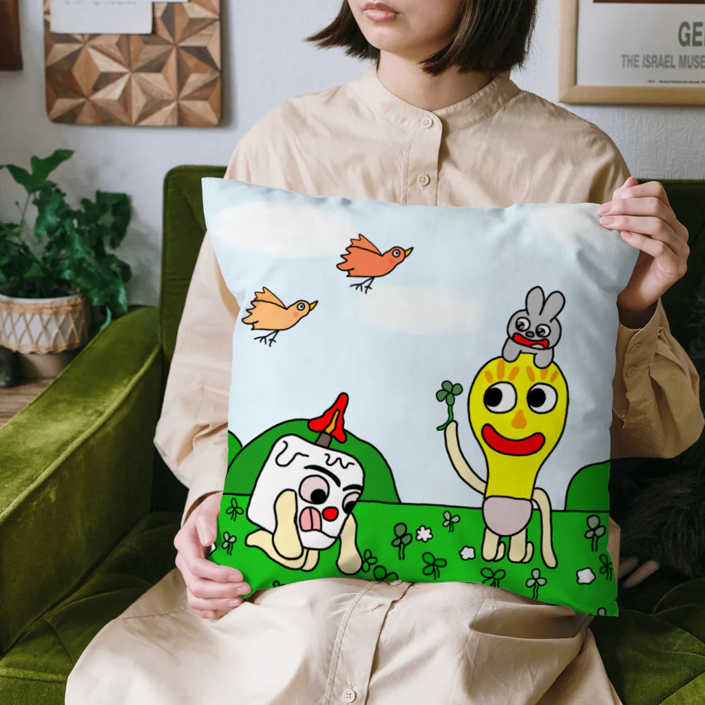 須田ふくろうの「キャンドルくんとライトくん」四つ葉のクローバー Cushion