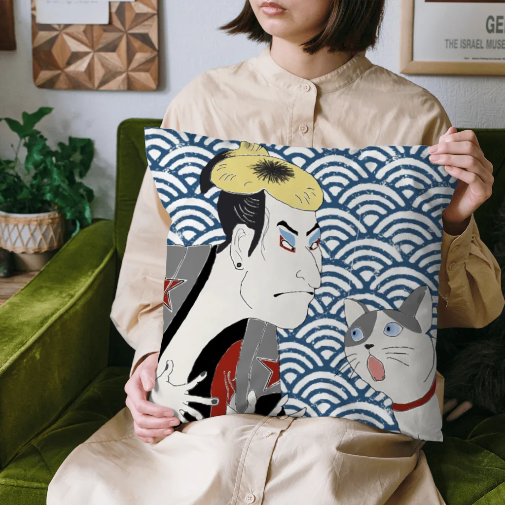 keeeeeep smilingのロックンロール写楽と愛猫 Cushion