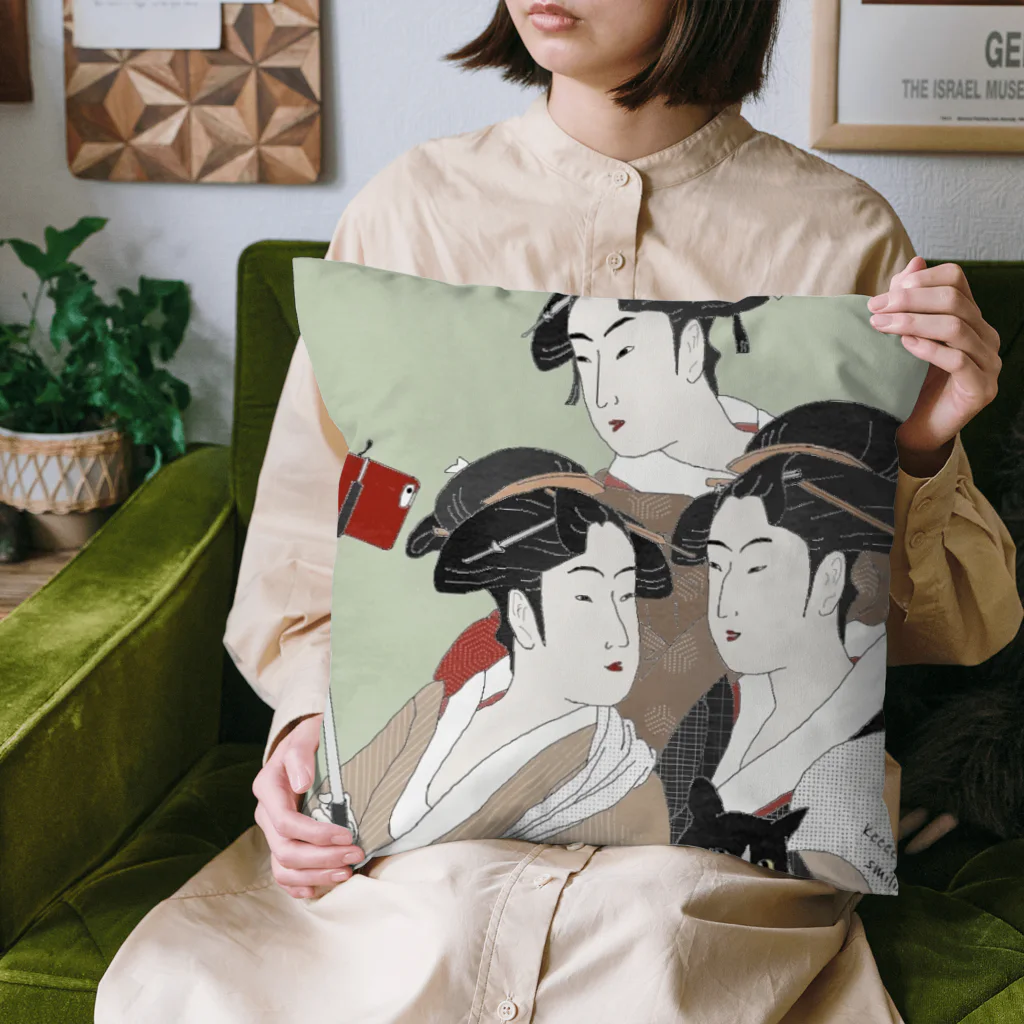 keeeeeep smilingの自撮り界隈女子 Cushion