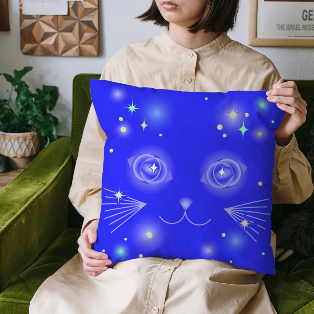 tomokomiyagamiの猫星雲 Cushion