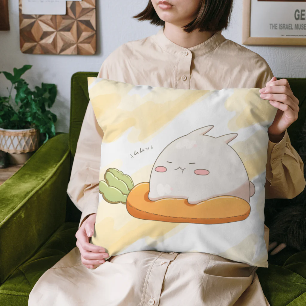 びすこっていのムムッとしているまるまるつるっとしたうさぎ Cushion