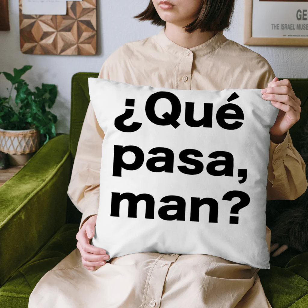 TシャツジャパンSUZURI店🇯🇵の¿Qué pasa,man?（ケパサメン）黒文字 クッション