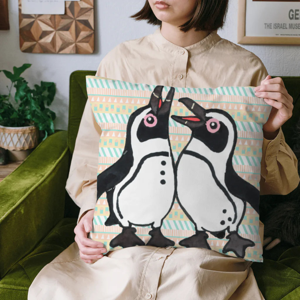 penguininkoの仲良く鳴き合うケープペンギン背景ありA Cushion