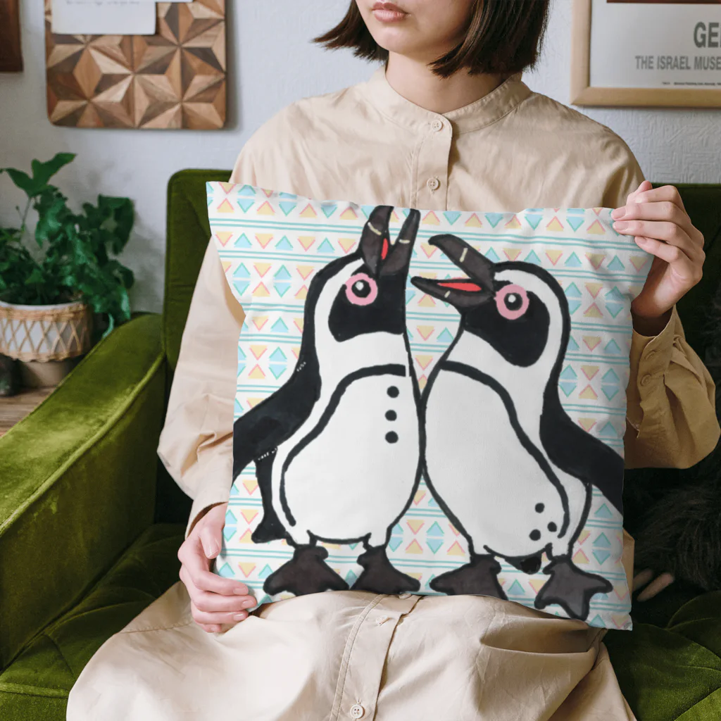 penguininkoの仲良く鳴き合うケープペンギン🐧背景ありC Cushion