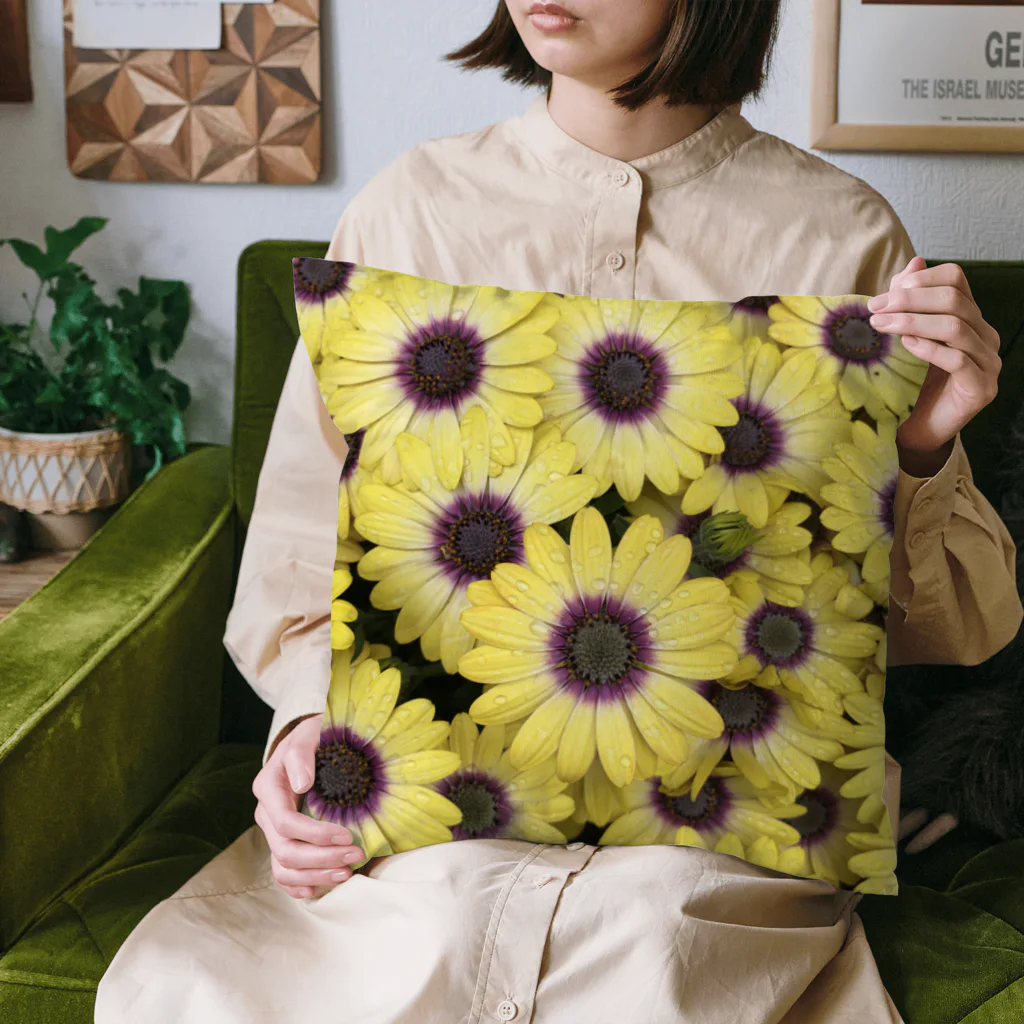 N-Photography のYellow Flowers 1 Cushion