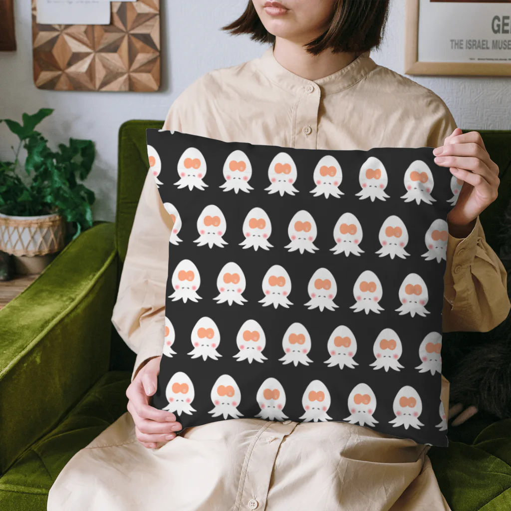 うとのぎゃらり〜🐰のヤマタロウヤドリツノムシさんが沢山❗️ブラック Cushion