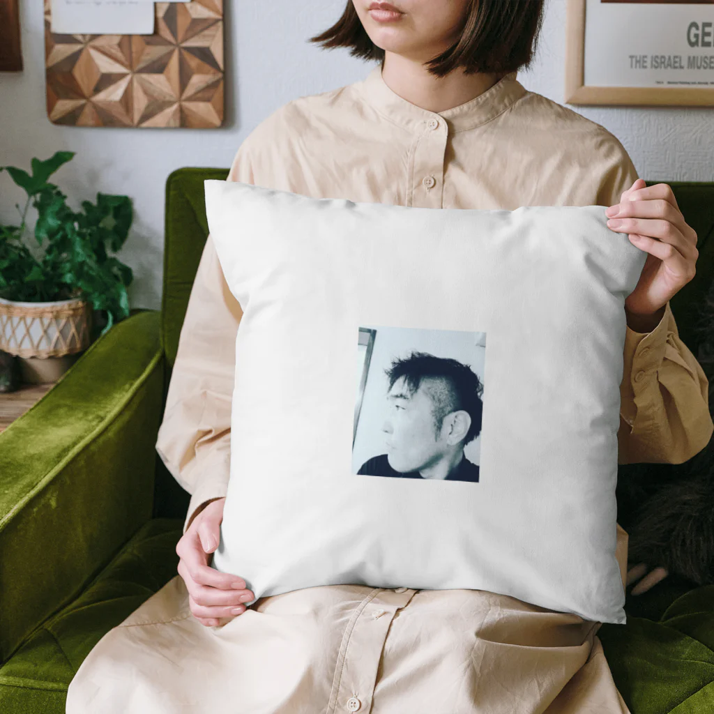 銀座ブイヨン画廊の赤い鳳仙花 Cushion