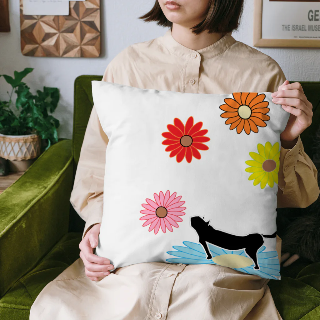 いっぷく処 てんてんの花の香りを嗅ぐ猫 Cushion