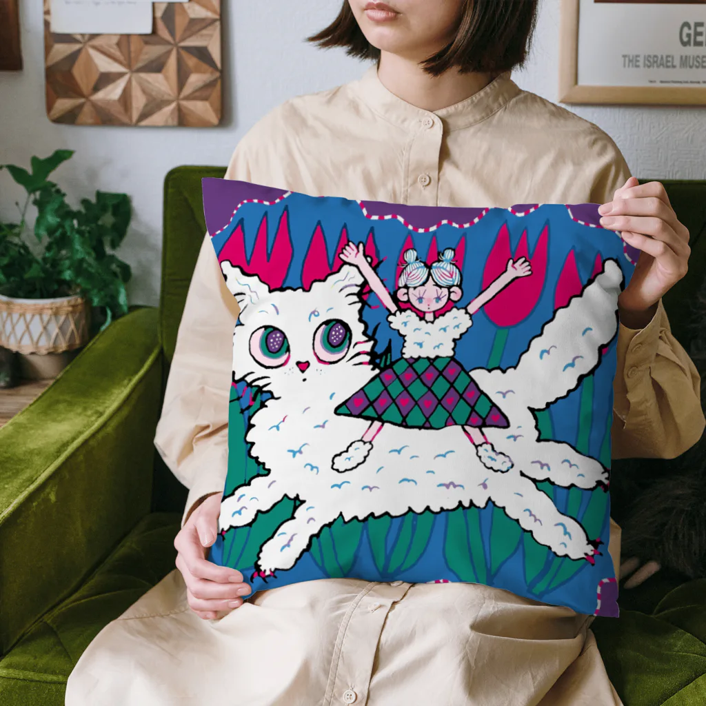 あきらんどの絵本の中の女の子 Cushion