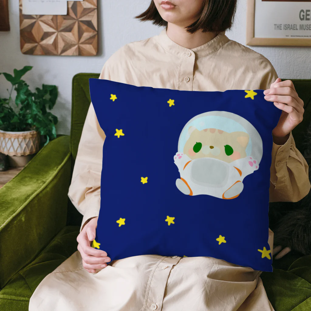 ネコトチワワのチャトラちゃん 宇宙 Cushion